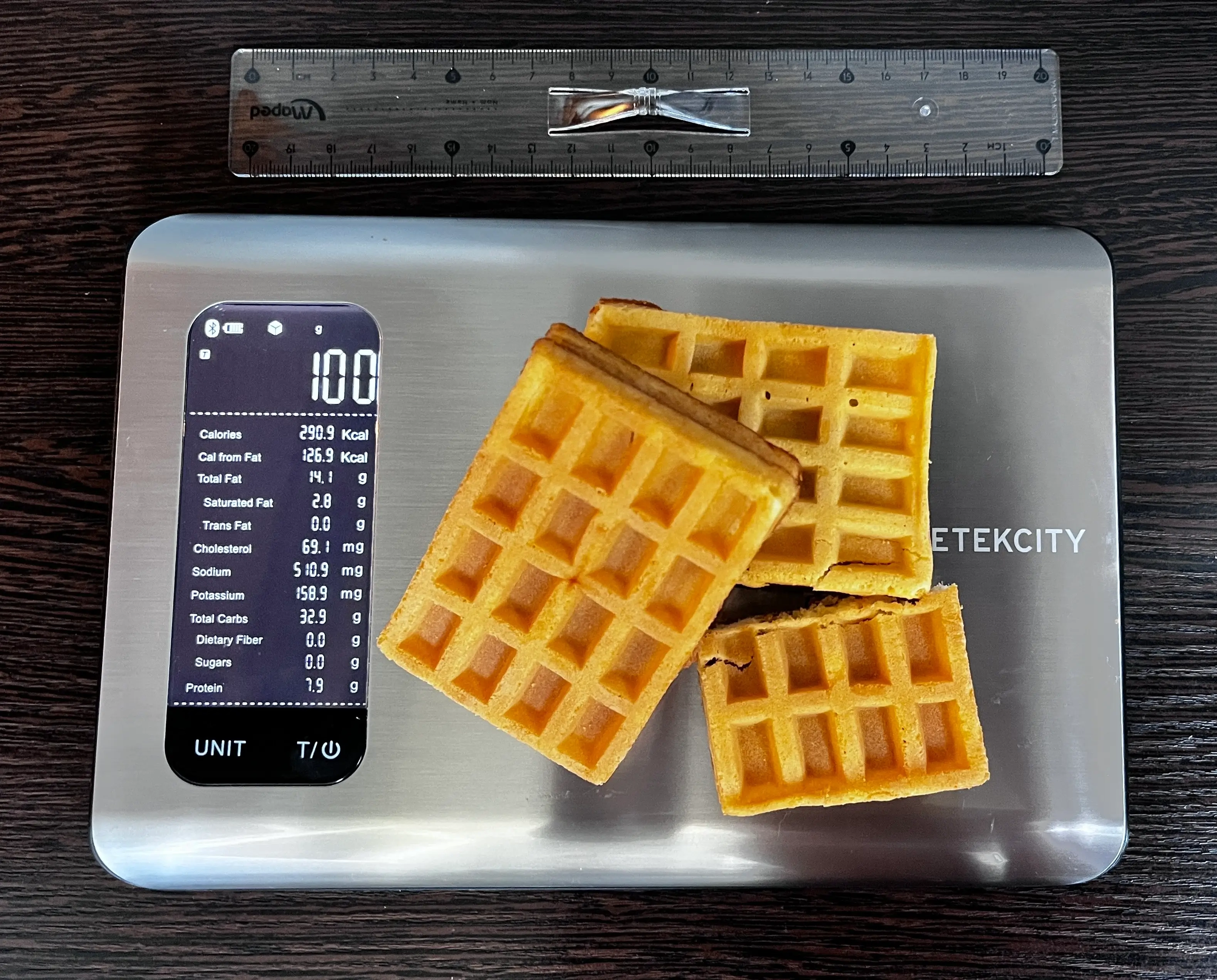 292 Calories or 100 Grams of Waffles on scale
